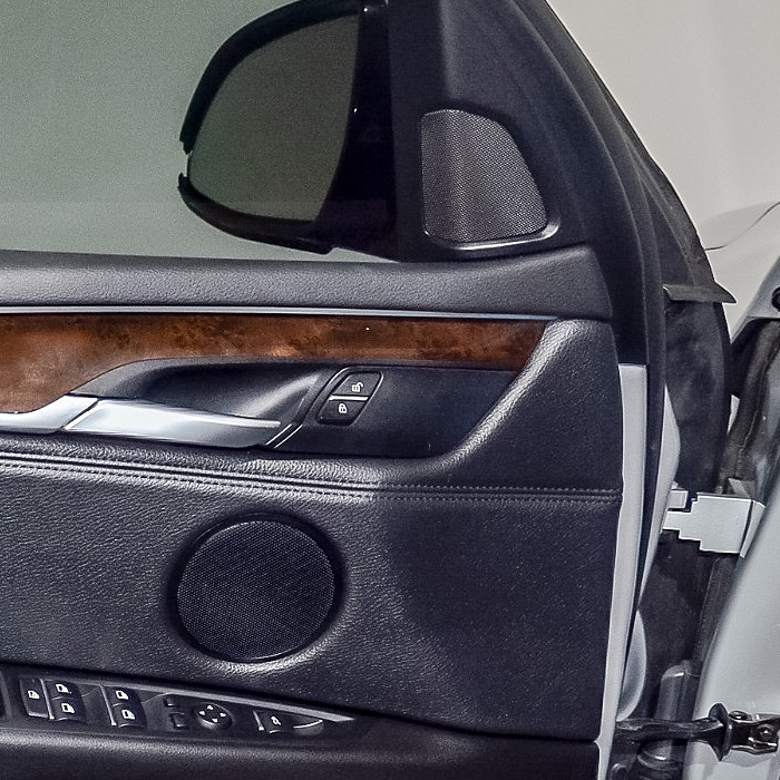 BMW 676 HIFI høyttalerbytte