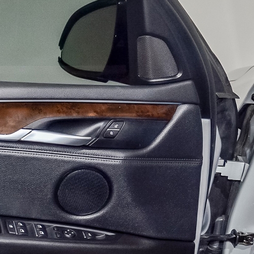 BMW 676 HIFI høyttalerbytte